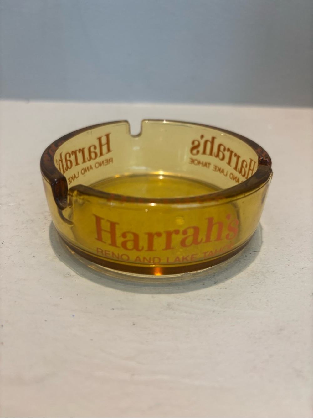 Harrah's Amber Glass Ashtray Reno Lake Tahoe MGM gamble resort smoke bar cave